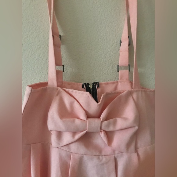 EUC Jumperskirt/suspender mini skirt with bow in baby pink - Picture 4 of 4
